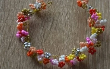Flower bead bracelet, made by Ioana